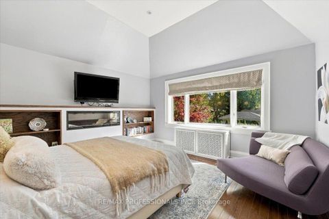 Photo 23 at 17 King Georges Road, Kingsway South, Toronto