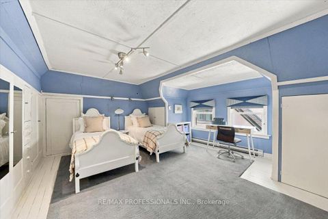 Photo 34 at 17 King Georges Road, Kingsway South, Toronto