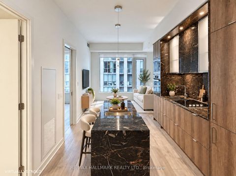 Photo 17 at 2006 - 11 Yorkville Avenue, Annex, Toronto