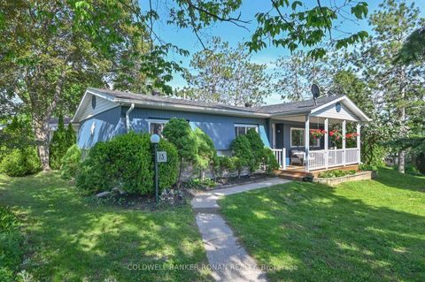 Photo 2 at 13 Hawthorne Drive, Rural Innisfil, Innisfil