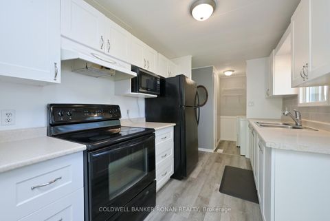 Photo 7 at 13 Hawthorne Drive, Rural Innisfil, Innisfil