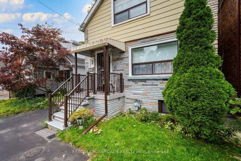Photo 2 at 36 Mcdonald Avenue, Oakridge, Toronto