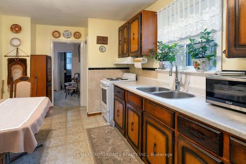 Photo 13 at 36 Mcdonald Avenue, Oakridge, Toronto