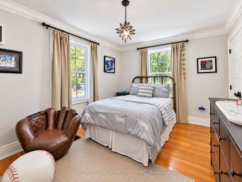 Photo 10 at 8 Lester B Pearson Street, Kleinburg, Vaughan
