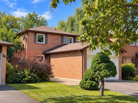 Photo 2 at 32 Aranka Court, North Richvale, Richmond Hill