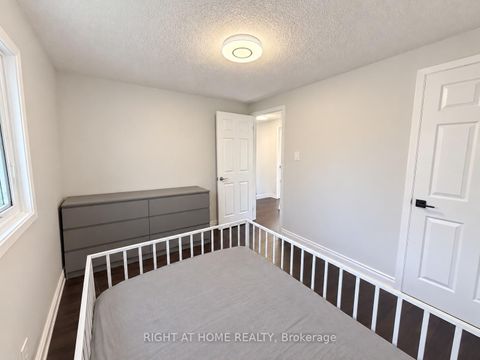 Photo 14 at 32 Aranka Court, North Richvale, Richmond Hill