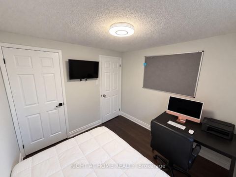 Photo 16 at 32 Aranka Court, North Richvale, Richmond Hill