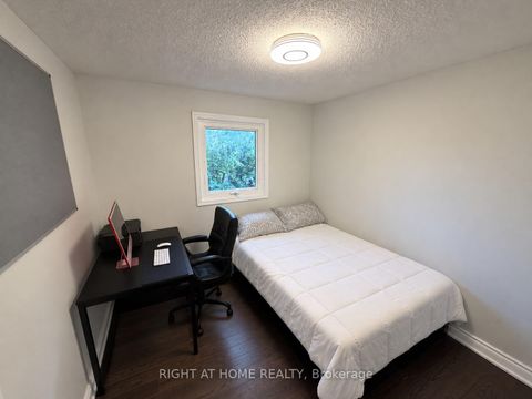 Photo 17 at 32 Aranka Court, North Richvale, Richmond Hill