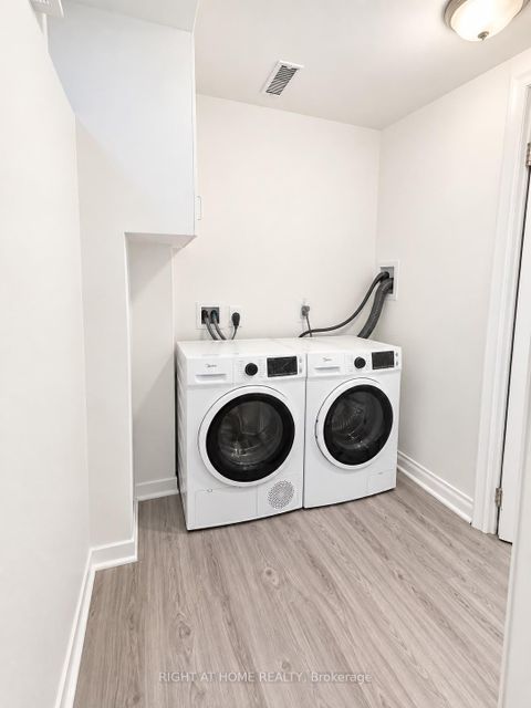 Photo 20 at 32 Aranka Court, North Richvale, Richmond Hill