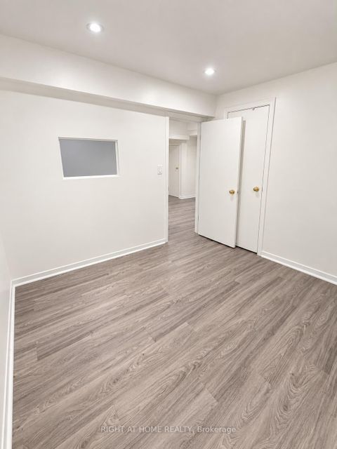 Photo 23 at 32 Aranka Court, North Richvale, Richmond Hill