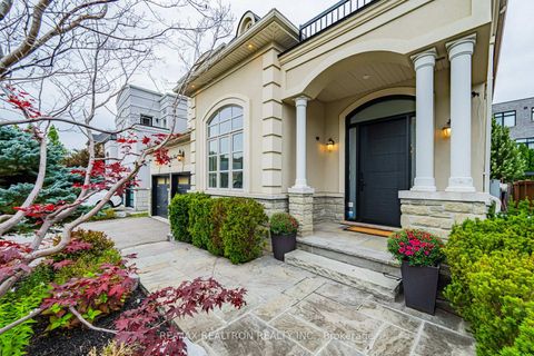 Photo 2 at 95 Woodvalley Crescent, Patterson, Vaughan
