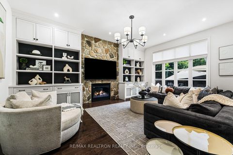 Photo 7 at 95 Woodvalley Crescent, Patterson, Vaughan