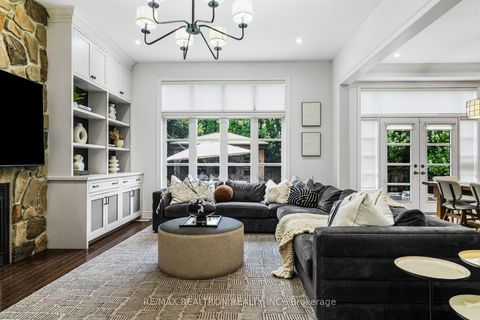 Photo 8 at 95 Woodvalley Crescent, Patterson, Vaughan