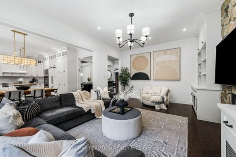 Photo 9 at 95 Woodvalley Crescent, Patterson, Vaughan