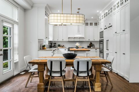 Photo 11 at 95 Woodvalley Crescent, Patterson, Vaughan