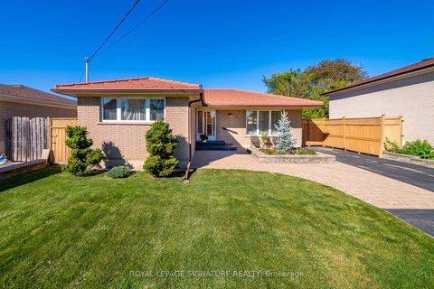 Photo 0 at 28 Candlewood Crescent, York University Heights, Toronto