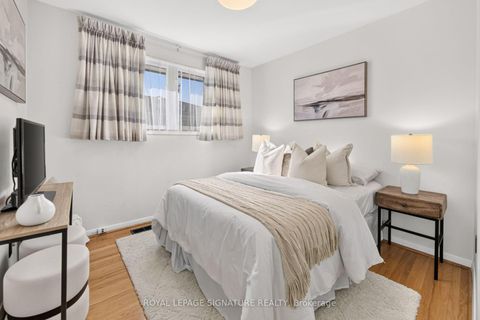 Photo 13 at 28 Candlewood Crescent, York University Heights, Toronto