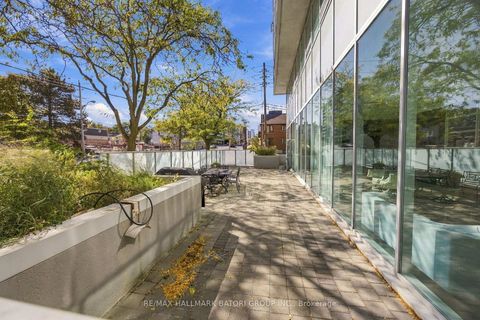 Photo 30 at 301 - 562 Eglinton Avenue E, Mount Pleasant East, Toronto