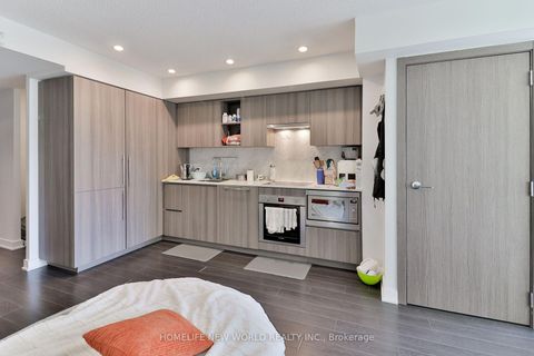 Photo 2 at 812 - 17 Bathurst Street, Waterfront Communities C1, Toronto