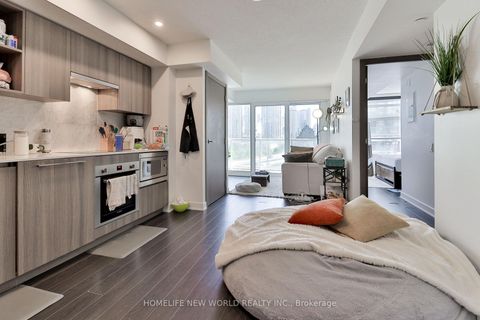 Photo 3 at 812 - 17 Bathurst Street, Waterfront Communities C1, Toronto