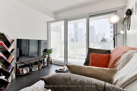 Photo 4 at 812 - 17 Bathurst Street, Waterfront Communities C1, Toronto