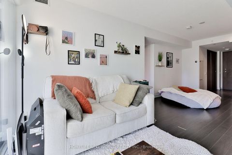 Photo 5 at 812 - 17 Bathurst Street, Waterfront Communities C1, Toronto