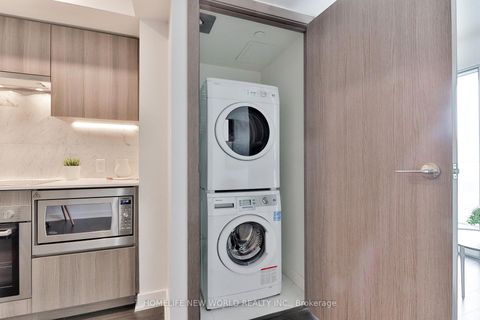 Photo 14 at 812 - 17 Bathurst Street, Waterfront Communities C1, Toronto