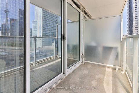 Photo 15 at 812 - 17 Bathurst Street, Waterfront Communities C1, Toronto