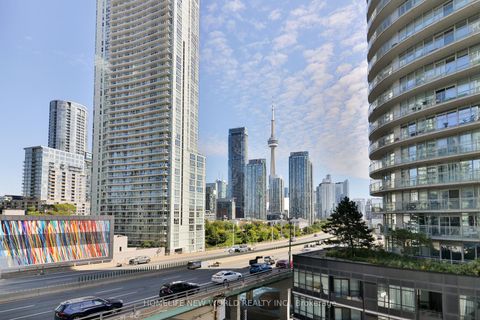 Photo 16 at 812 - 17 Bathurst Street, Waterfront Communities C1, Toronto