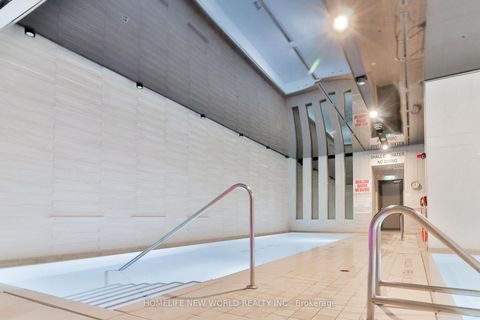 Photo 23 at 812 - 17 Bathurst Street, Waterfront Communities C1, Toronto