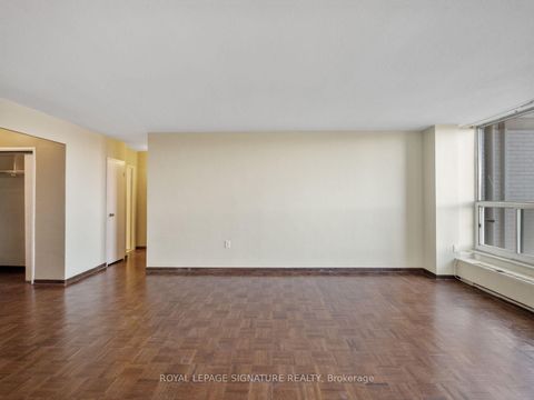 Photo 2 at 404 - 130 Neptune Drive, Lawrence, Toronto