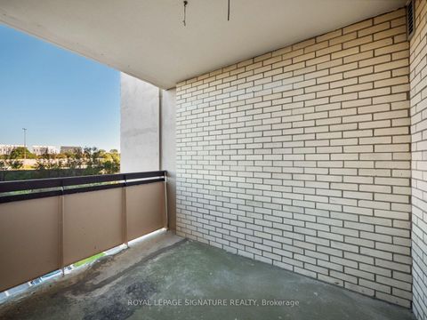 Photo 3 at 404 - 130 Neptune Drive, Lawrence, Toronto