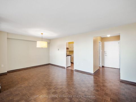 Photo 5 at 404 - 130 Neptune Drive, Lawrence, Toronto