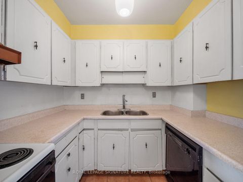Photo 6 at 404 - 130 Neptune Drive, Lawrence, Toronto
