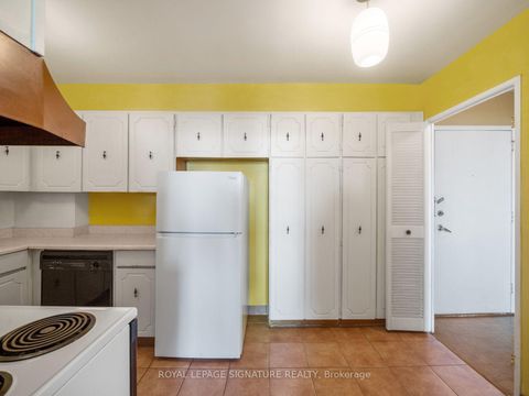 Photo 8 at 404 - 130 Neptune Drive, Lawrence, Toronto