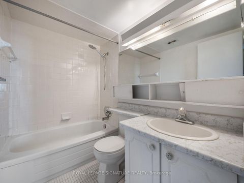 Photo 10 at 404 - 130 Neptune Drive, Lawrence, Toronto