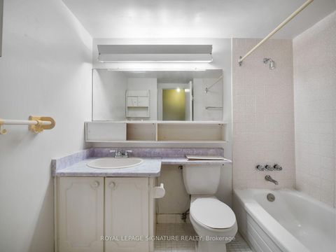 Photo 13 at 404 - 130 Neptune Drive, Lawrence, Toronto