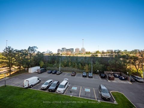 Photo 22 at 404 - 130 Neptune Drive, Lawrence, Toronto