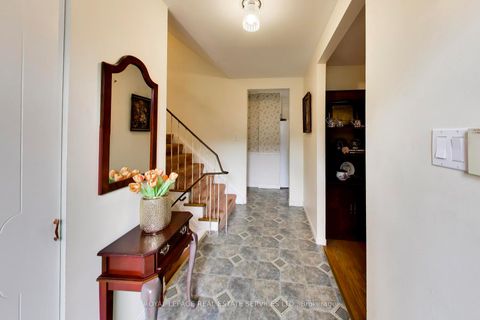 Photo 2 at 24 Elmvale Crescent, Clairville, Toronto