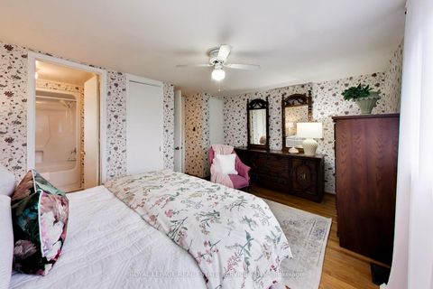 Photo 9 at 24 Elmvale Crescent, Clairville, Toronto