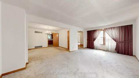 Photo 2 at 2 Trimontium Crescent, East York, Toronto