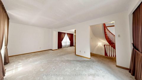 Photo 4 at 2 Trimontium Crescent, East York, Toronto
