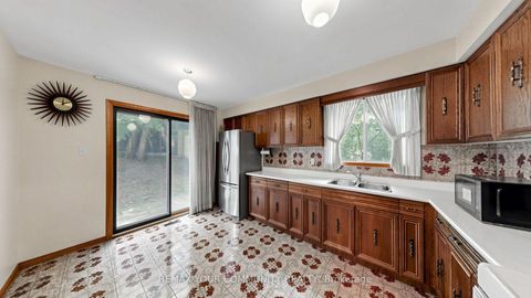 Photo 11 at 2 Trimontium Crescent, East York, Toronto