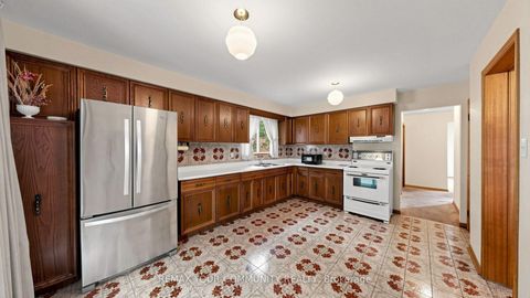 Photo 12 at 2 Trimontium Crescent, East York, Toronto