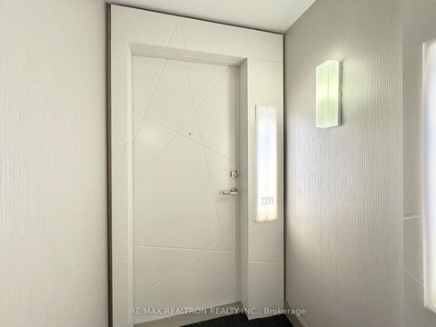 Photo 3 at 2201 - 12 York Street, Waterfront Communities C1, Toronto