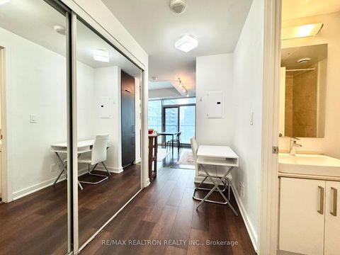 Photo 6 at 2201 - 12 York Street, Waterfront Communities C1, Toronto
