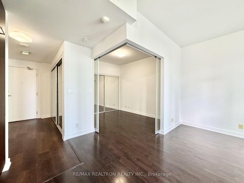 Photo 31 at 2201 - 12 York Street, Waterfront Communities C1, Toronto