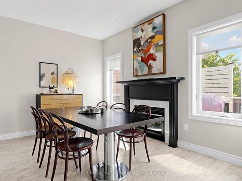 Photo 5 at 10 Silver Oaks Boulevard, Sonoma Heights, Vaughan