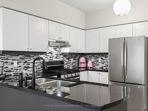 Photo 9 at 10 Silver Oaks Boulevard, Sonoma Heights, Vaughan