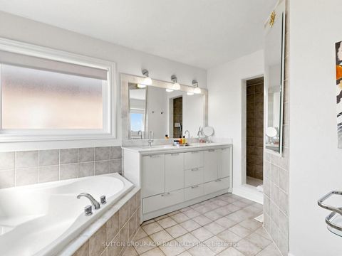 Photo 14 at 10 Silver Oaks Boulevard, Sonoma Heights, Vaughan